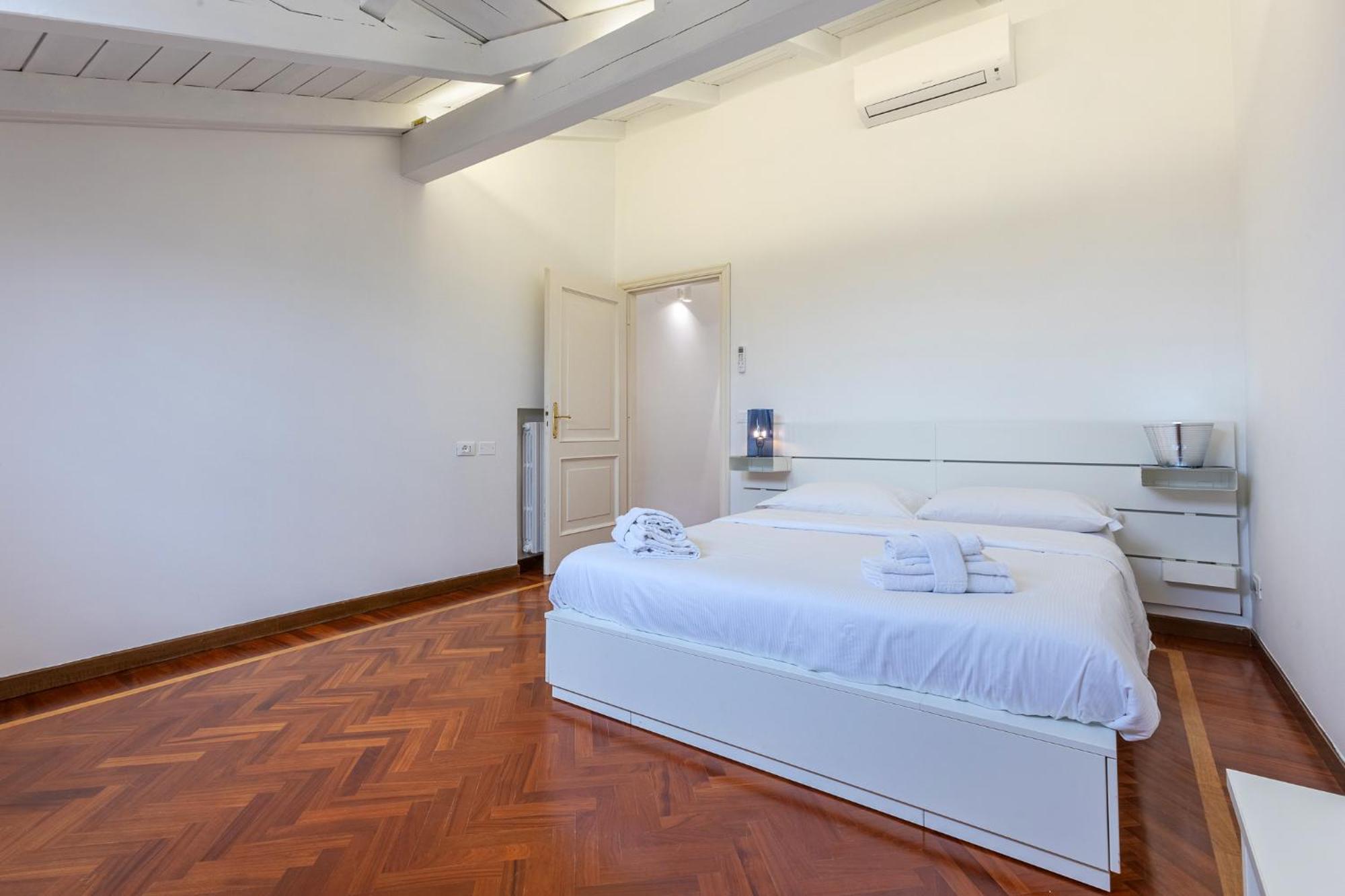 Pratello Elegante E Raffinata Mansarda Apartment โบโลญญา ภายนอก รูปภาพ